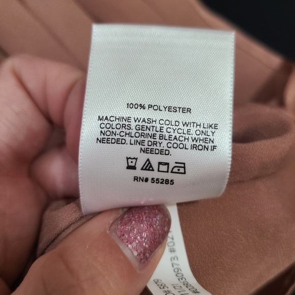 Express Satin Knot Front Pleated Crop Top - Picture 3 of 3